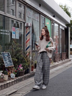 「niko and...（ニコアンド）のウエストゴムバルーンパンツ（その他パンツ、グレー系）」を使った、Yunさん（レディース・170cm）の春コーディネート