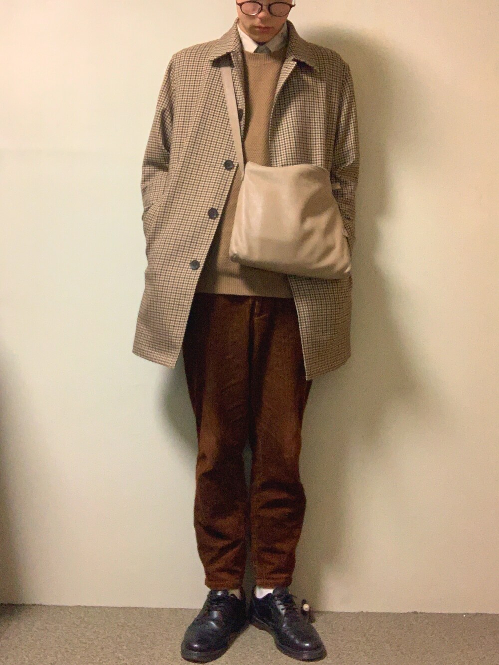 「今日のコーデ、春コーデ、ワントーンコーデ、Dr.Martens、古着、GU、レトロ」｜「Dr. Martensのアイテム（ブーツ、ブラック系）」を使った、maroさん（メンズ・188cm）の春コーディネートの1枚目の写真