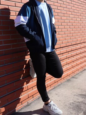 「UNIQLO（ユニクロ）のWOMEN ウルトラストレッチジーンズ（デニムパンツ）」を使った、TERUさん（メンズ・172cm）の秋コーディネート