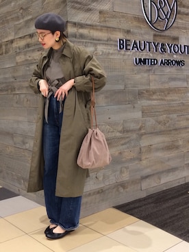 「BEAUTY&YOUTH UNITED ARROWS（ビューティーアンドユースユナイテッドアローズ）のBY ウエストベルト スタンドカラーブラウス（シャツ/ブラウス、グリーン系）」を使った、Tomomi Okudaさん（レディース・161cm）の春コーディネート