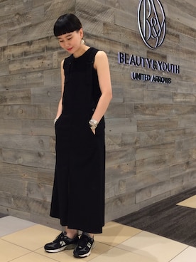 「NEW BALANCE（ニューバランス）のアイテム（スニーカー、ブラック系）」を使った、Tomomi Okudaさん（レディース・161cm）の春コーディネート