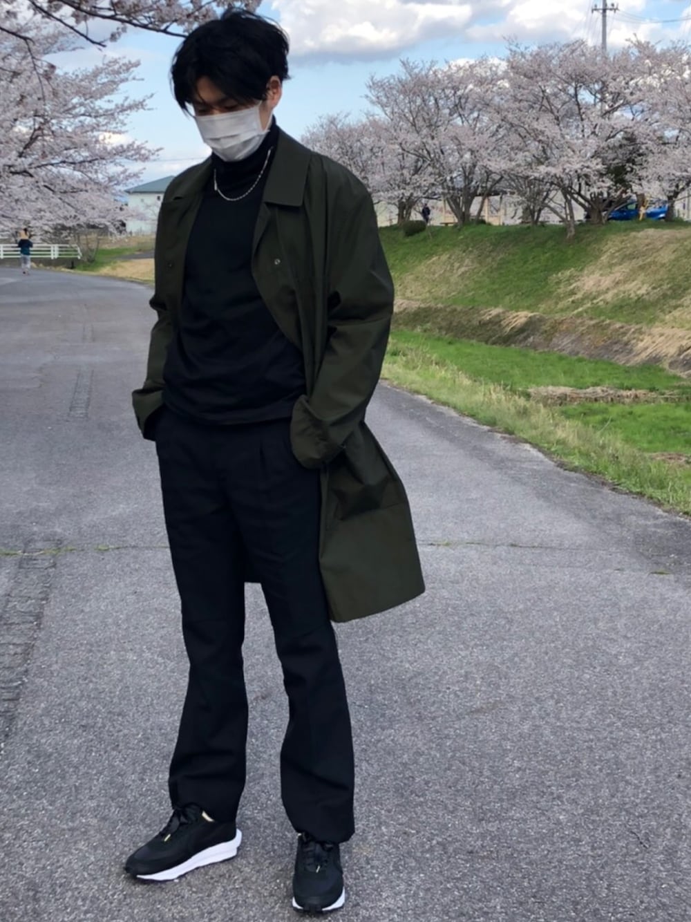 Acne Studiosのステンカラーコートを使った人気ファッション