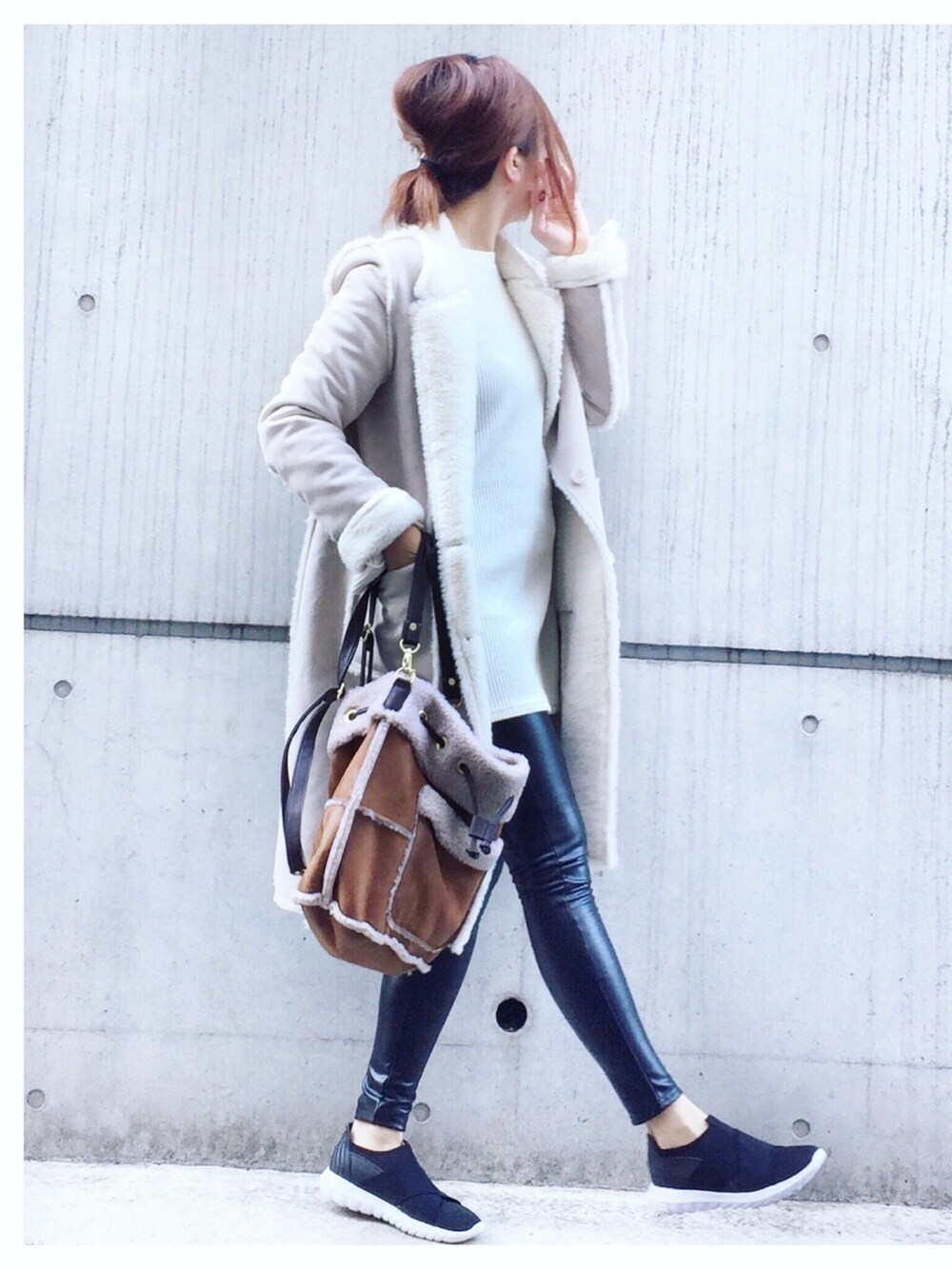 「カジュアルコーデ、パンツスタイル、ニット、outfit、ショルダーバッグ、プチプラ、休日スタイル、GU、GUコーデ、GUMANIA」｜「GUのアイテム（スニーカー、ブラック系）」を使った、cocoさん（レディース・162cm）の冬コーディネートの1枚目の写真