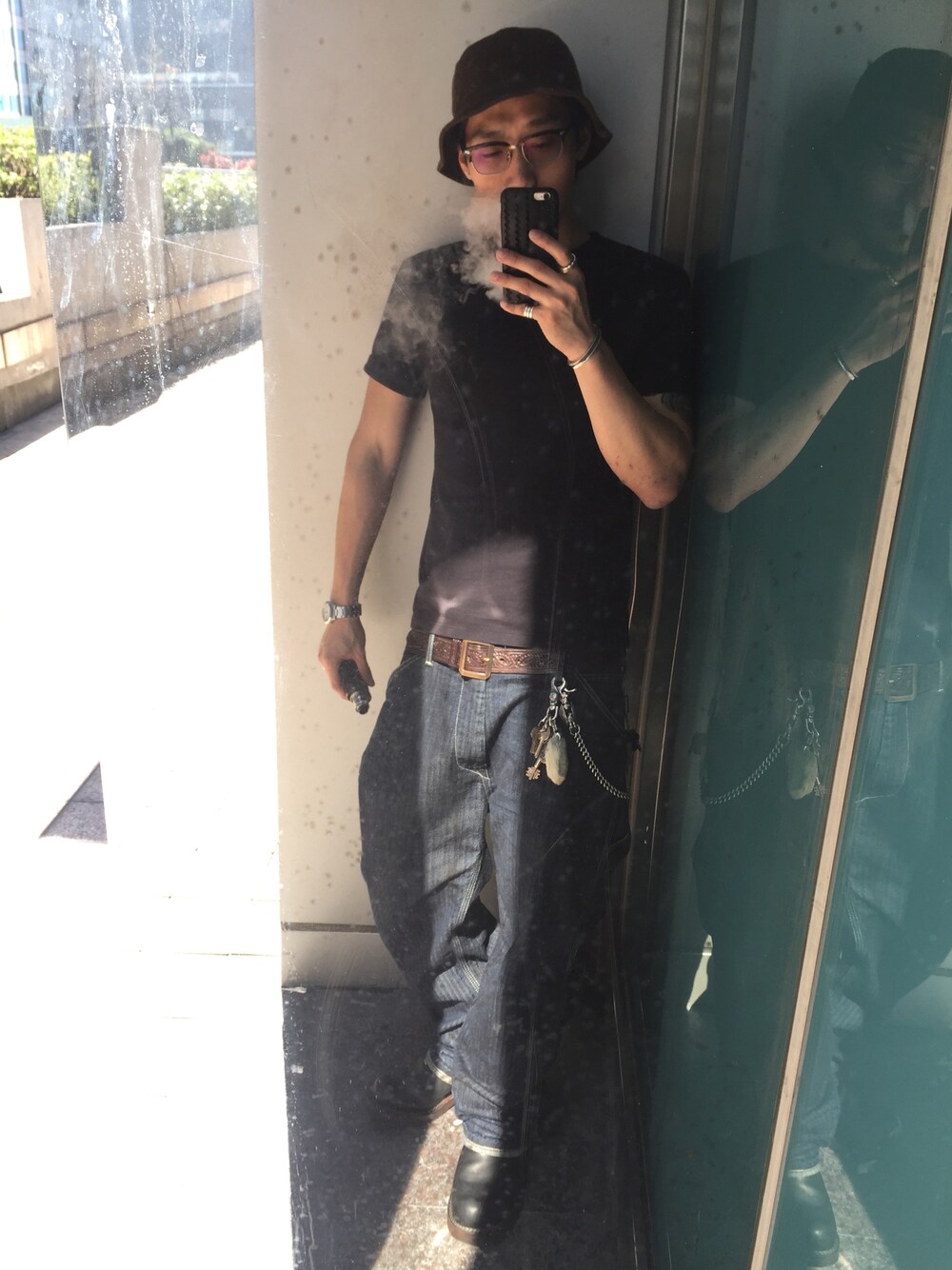 「RADIALLのアイテム（デニムパンツ、ブルー系）」を使った、Ghetto Crookさん（メンズ・175cm）の冬コーディネートの1枚目の写真