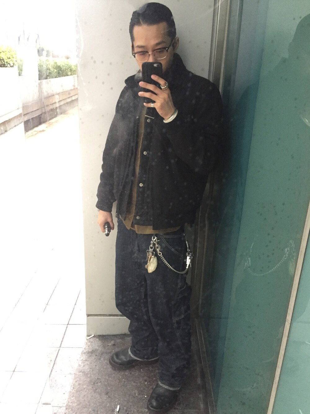 「WESCOのアイテム（ブーツ、ブラック系）」を使った、Ghetto Crookさん（メンズ・175cm）の冬コーディネートの1枚目の写真