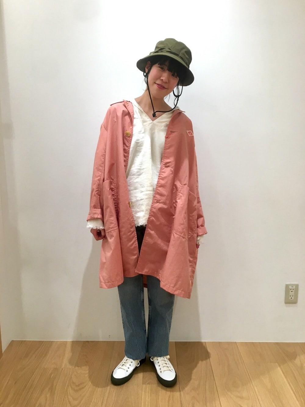 「デニム、カジュアル、orslow、ハット、Danton、フェススタイル、春コーデ、SOFIE D'HOORE、daiwa、R JUBILEE」｜「orSlowの【orSlow】ストレートデニム WOMEN（デニムパンツ、ブルー系）」を使った、chisakaさん（レディース・156cm）の春コーディネートの1枚目の写真