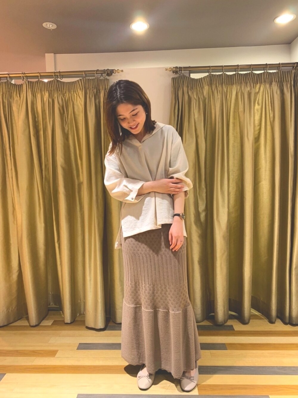 「春コーデ、お出かけコーデ、大人カジュアル、きれいめカジュアル、おしゃれさんと繋がりたい、透かし編みスカート、Green Parks、グリーンパークス、sugar spoon、ファーリーレート(furryrate)」｜「Furryrateの・furryrate  フード7分プルオーバー＊（パーカー、ホワイト系）」を使った、tomo .さん（レディース・157cm）の春コーディネートの1枚目の写真