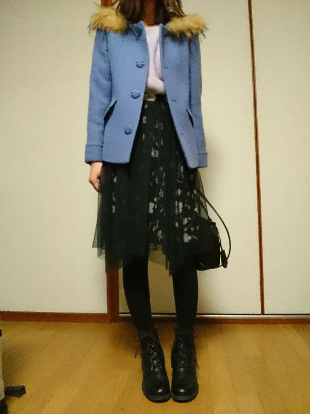 「Rewdeのコート（ジャケット/アウター、ブルー系）」を使った、玲さん（レディース・160cm）の冬コーディネートの1枚目の写真
