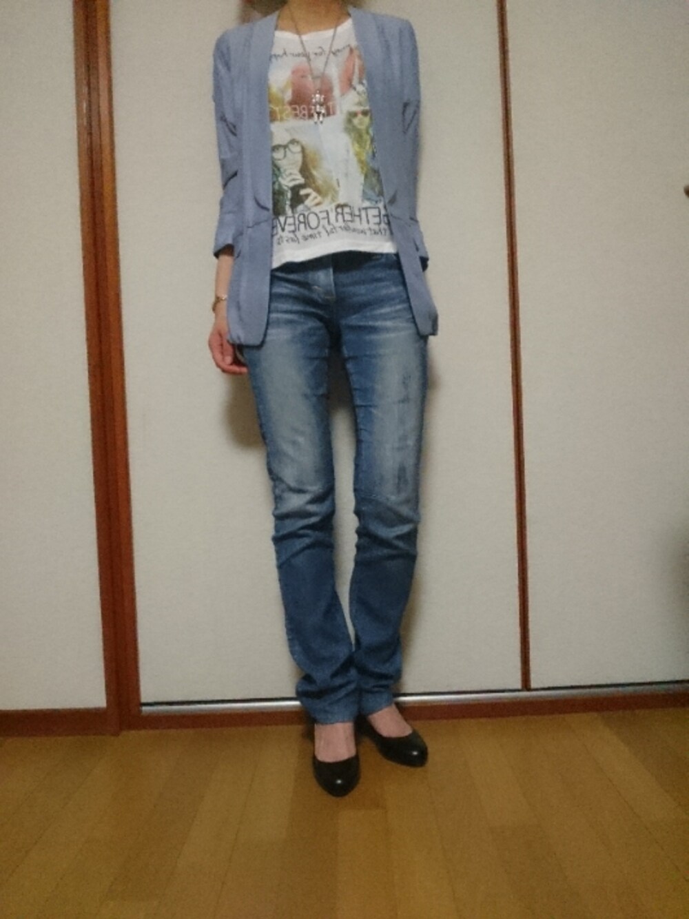 「Rewdeのジャケット（ノーカラージャケット、ブルー系）」を使った、玲さん（レディース・160cm）の春コーディネートの1枚目の写真