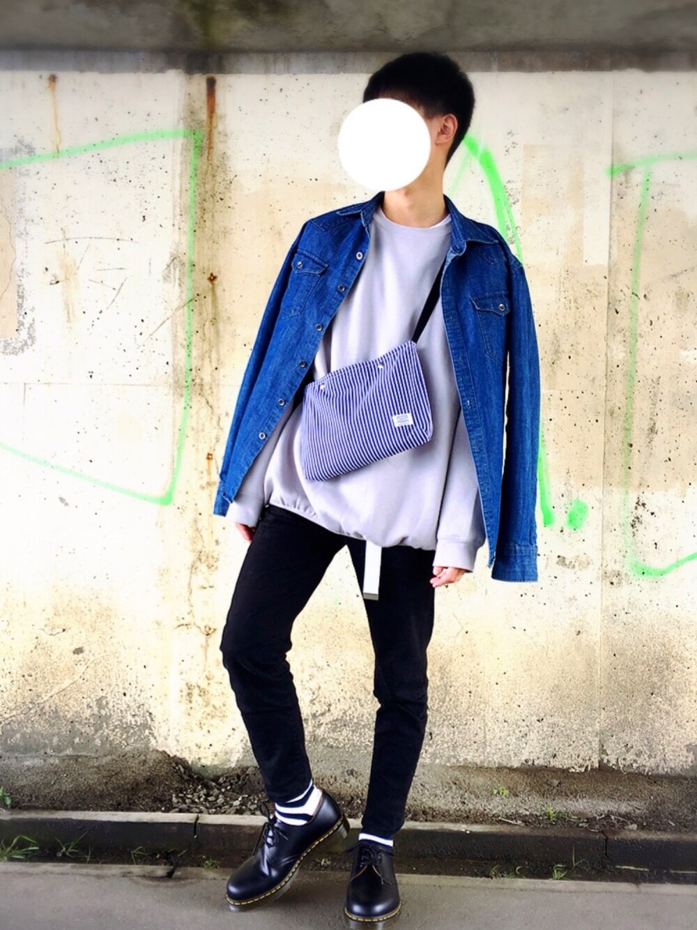 「GU、RAGEBLUE、HARE、Dr.Martens、WEGO、a.v.v、春コーデ」｜「HAREのキモウULTRABIGSW/LS(HARE)（スウェット、グレー系）」を使った、gamさん（メンズ・165cm）の冬コーディネートの1枚目の写真