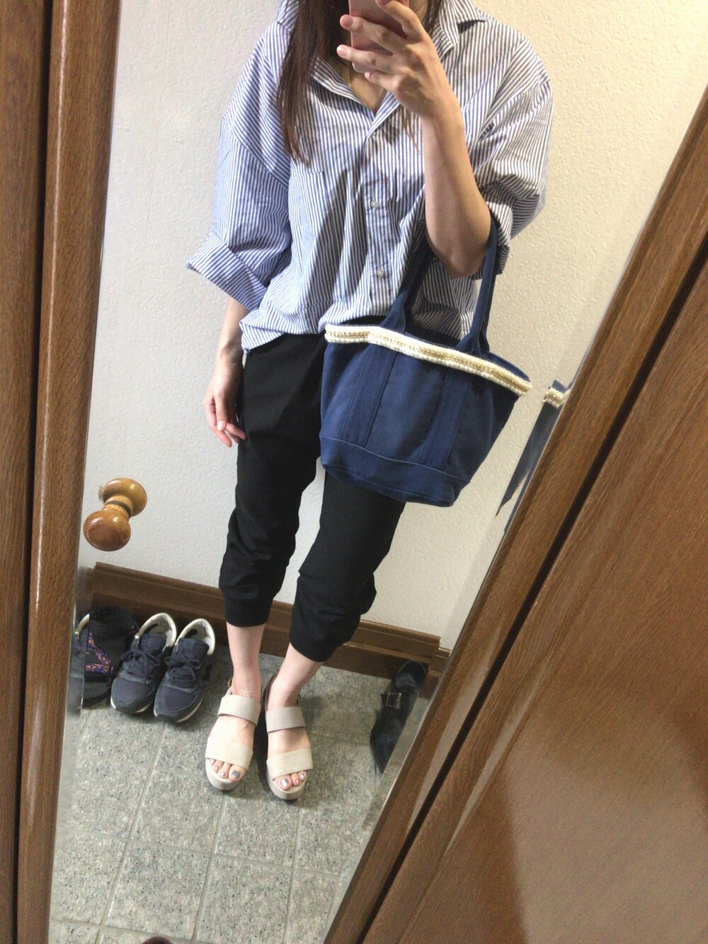 「URBAN RESEARCHのアイテム（その他パンツ、ブラック系）」を使った、ゅけ☆さん（レディース・158cm）の春コーディネートの1枚目の写真