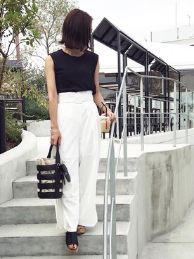 ハンドバッグを使った 白ワイドパンツ のレディース人気ファッションコーディネート Wear