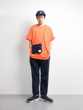 「アイテム（ボディバッグ/ウエストポーチ、ブルー系）」を使った、まっこいさん（メンズ・176cm）の冬コーディネート