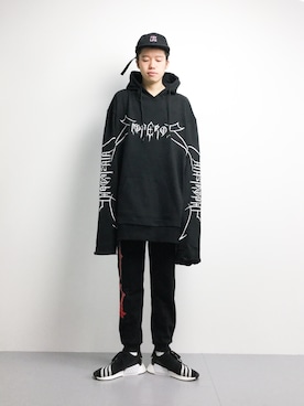 「unrelaxing（アンリラクシング）のアイテム（パーカー）」を使った、まっこいさん（メンズ・178cm）の春コーディネート