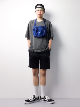 「アイテム（ボディバッグ/ウエストポーチ、ブルー系）」を使った、まっこいさん（メンズ・178cm）の春コーディネート