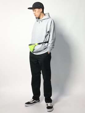 「アイテム（ボディバッグ/ウエストポーチ、イエロー系）」を使った、まっこいさん（メンズ・178cm）の秋コーディネート