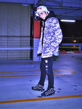 「OFF-WHITE」｜「アイテム（その他アウター）」を使った、Jhonathanさん（メンズ・174cm）の冬コーディネート