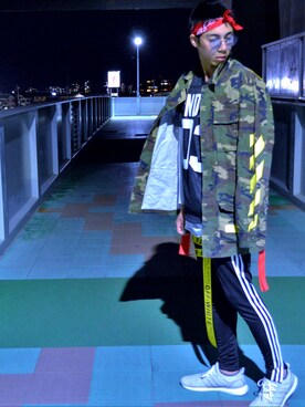 「off white」｜「アイテム（ミリタリージャケット）」を使った、Jhonathanさん（メンズ・174cm）の春コーディネート