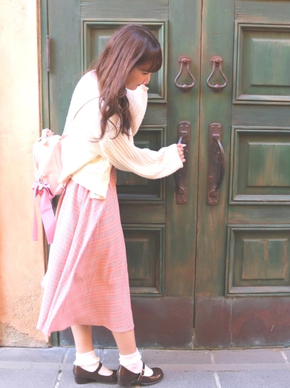 「Maison de FLEUR 、メゾンドフルール、maisondefleur、LEBECCA boutique、LEBECCAboutique、レベッカブティック、リュック、チェックワンピース、デートコーデ、春コーデ」｜「Maison de FLEURのリボンSリュック（バックパック/リュック、ピンク系）」を使った、reikaさん（レディース・156cm）の春コーディネートの1枚目の写真