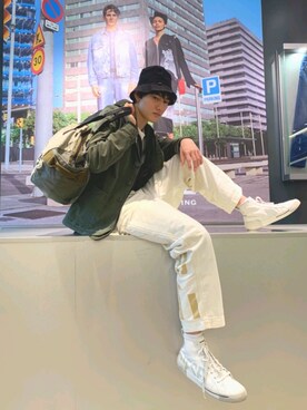 「アイテム（デニムジャケット、グリーン系）」を使った、ジョジョさん（メンズ・178cm）の夏コーディネート