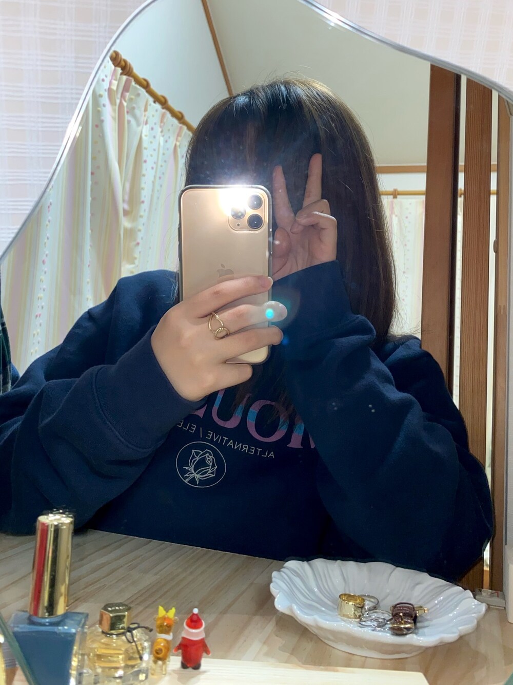 「MOUSSYのアイテム（スウェット、ブルー系）」を使った、0110naさん（レディース・161cm）の秋コーディネートの1枚目の写真