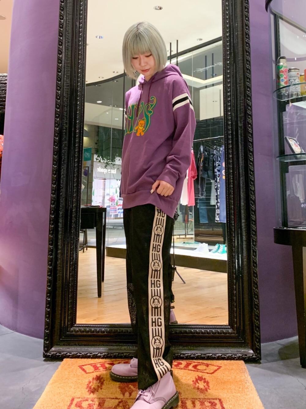 「ヒステリックグラマー、高身長、骨格ナチュラル、パステル映える春、春こーで、hysteric glamour、ﾋﾞｯｸﾞｼﾙｴｯﾄ、春服みてみて、🦊スウェット、ストリート⁈」｜「HYSTERIC GLAMOURのHYS BEAR ワンピース（ワンピース、パープル系）」を使った、YUNさん（レディース・168cm）の春コーディネートの1枚目の写真
