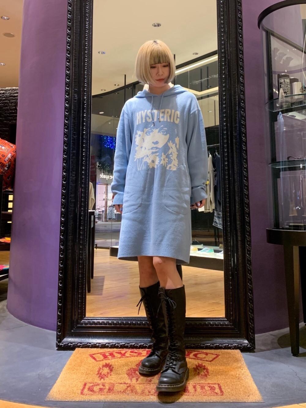 「ニットワンピ、冬コーデ、ヒステリックグラマー、高身長、骨格ナチュラル、春こーで、hysteric glamour、ﾋﾞｯｸﾞｼﾙｴｯﾄ、にっと、冬を彩る色いろコーデ」｜「HYSTERIC GLAMOURのFLOWER TRAVELINGジャカード ワンピース（ワンピース、ブルー系）」を使った、YUNさん（レディース・168cm）の冬コーディネートの1枚目の写真