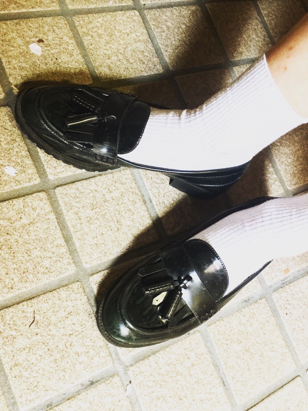 「ローファー、靴下屋、靴下×ローファー、足元くら部、カジュアル、student」｜「CHARLES & KEITHのタッセルドコートローファー / Tasselled Court Loafer（ローファー、グリーン系）」を使った、おちさん（レディース・168cm）の春コーディネートの1枚目の写真