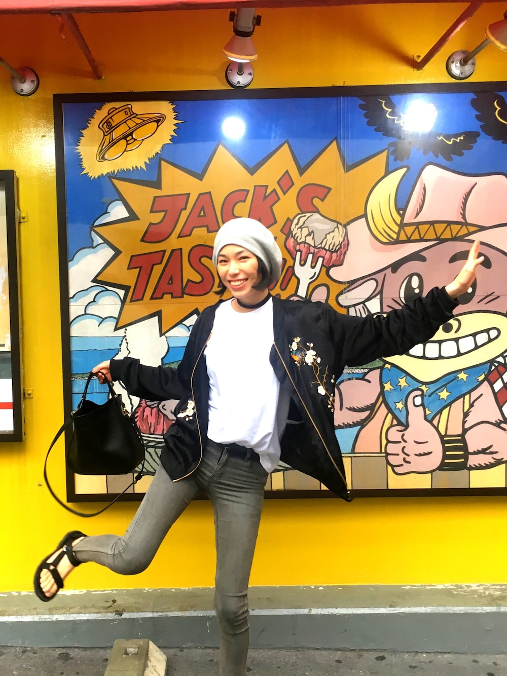 「Hanes、パックTシャツ、ZARA、ベレー帽、チョーカー、白Tシャツ、沖縄」｜「ZARAのアイテム（その他アウター、ブラック系）」を使った、おちさん（レディース・168cm）の春コーディネートの1枚目の写真