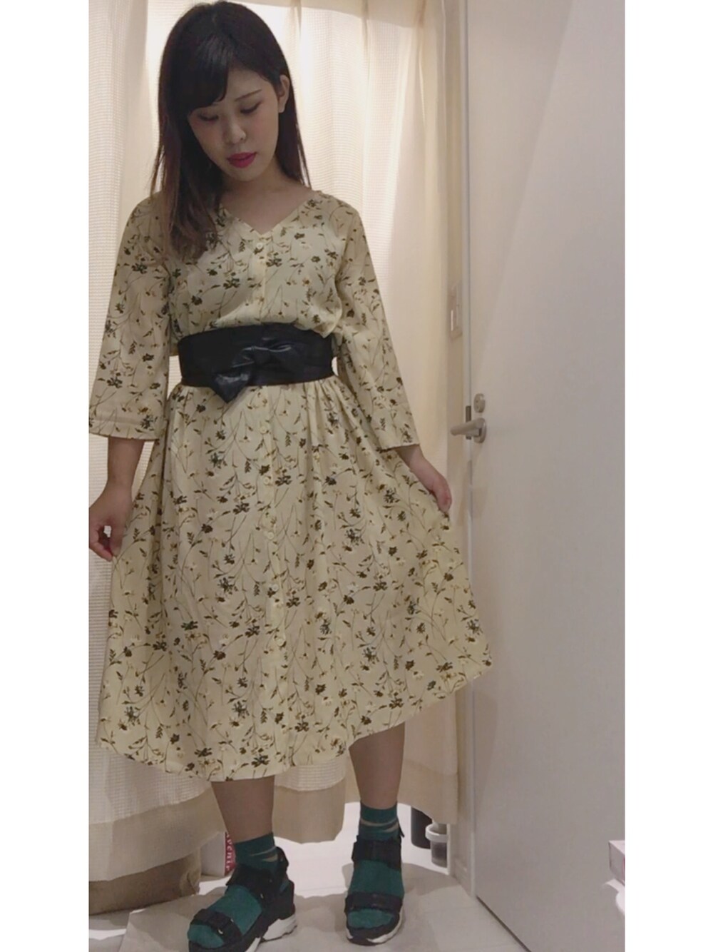 「ワンピース、花柄、サッシュベルト、スポーツサンダル、スポサン、HARE」｜「a.g.plusの楊柳花柄ワンピース（ワンピース、ホワイト系）」を使った、minsaさん（レディース・155cm）の秋コーディネートの1枚目の写真