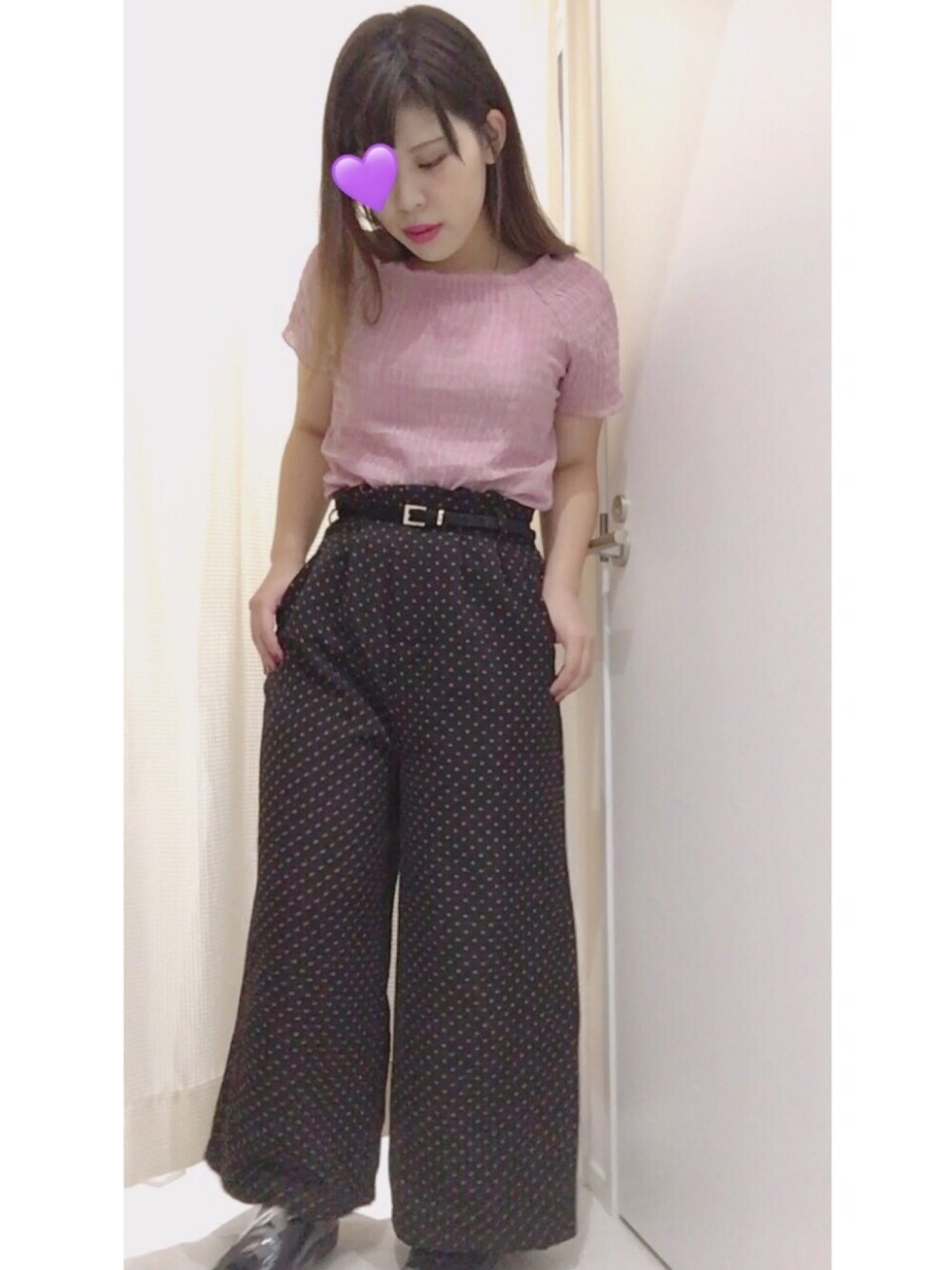 「プチプラコーデ、ガーリー、秋のコーデ、ドット、ピンク、オフショル、秋色、ワイドパンツ」｜「RETRO GIRLのアイテム（Tシャツ/カットソー、ピンク系）」を使った、minsaさん（レディース・155cm）の秋コーディネートの1枚目の写真