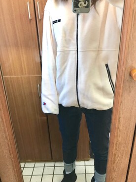 「Champion（チャンピオン）のアイテム（その他トップス、ホワイト系）」を使った、momoさん（レディース・169cm）の冬コーディネート