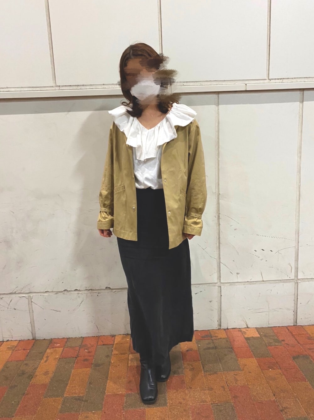 「kastane」｜「Kastaneの裁ち切り衿フリルプルオーバー（Tシャツ/カットソー、ホワイト系）」を使った、anpiさん（レディース・158cm）の冬コーディネートの1枚目の写真
