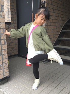「ワンピース×スニーカー」｜「アイテム（ノーカラージャケット）」を使った、sakisakiさん（キッズ・110cm）の春コーディネート