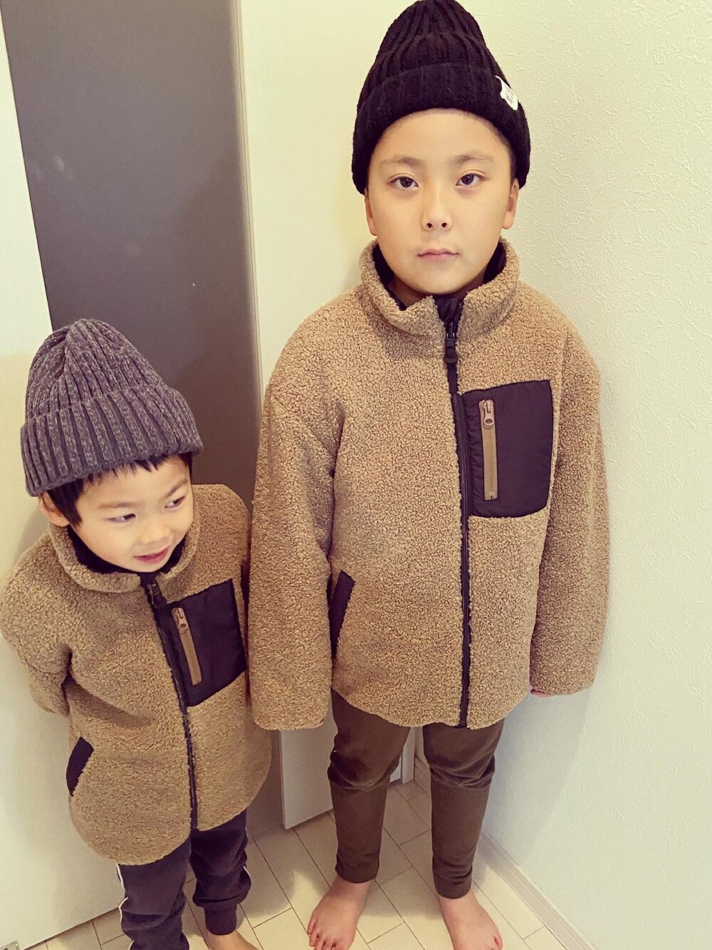 「キッズコーデ、リンクコーデ、兄弟、9歳、5歳、男の子、おしゃれさんと繋がりたい、リバーシブルボアブルゾン、GU、kids」｜「GUのアイテム（ジャケット/アウター、ブラウン系）」を使った、ゆうき◡̈⋆さん（キッズ・110cm）の冬コーディネートの1枚目の写真