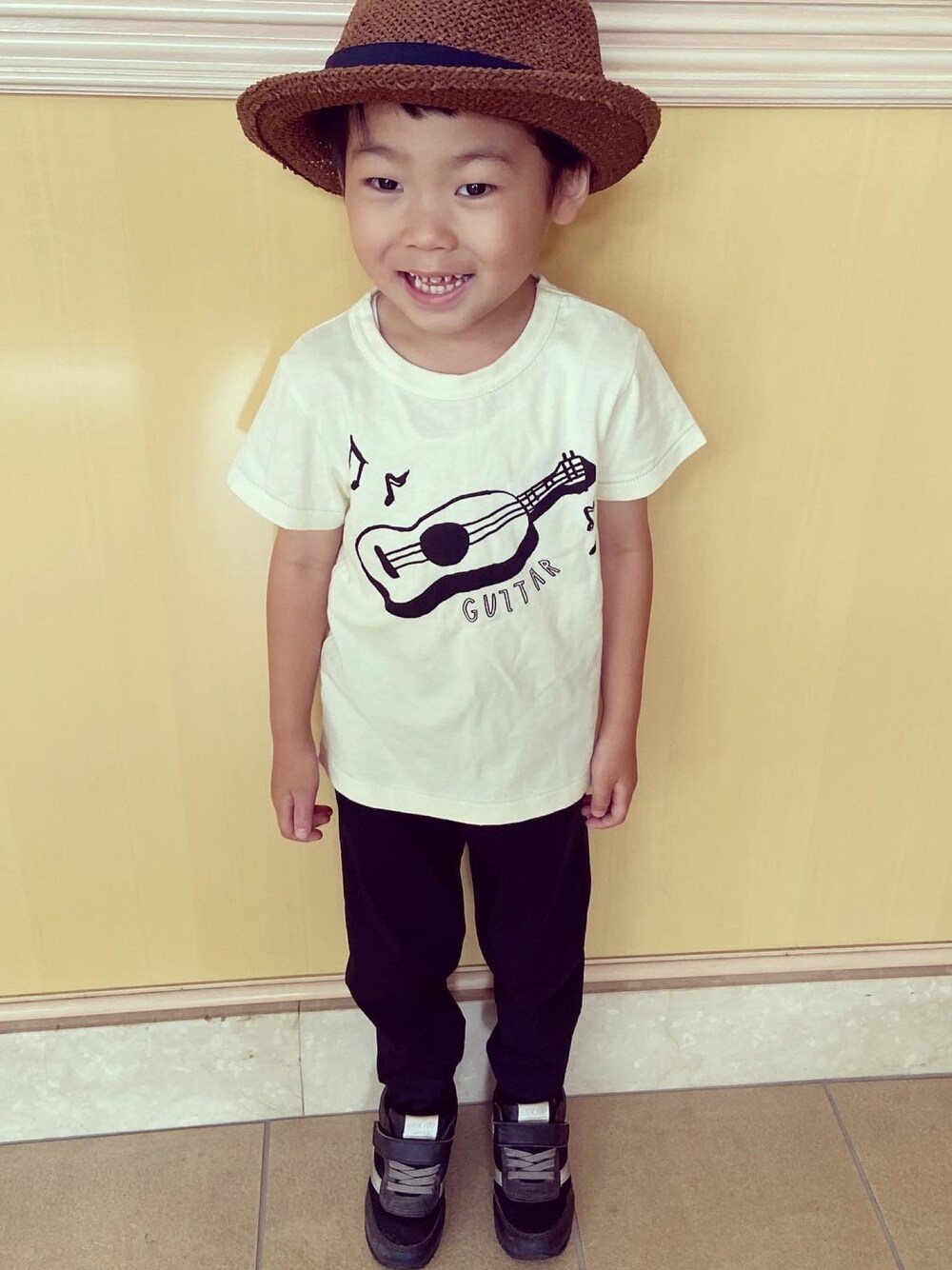 「カンカン帽、ジョカーパンツ、5歳、年長、保育園、男の子、キッズコーデ、カジュアル、お下がり、夏コーデ」｜「apres les coursのMUSICロゴＴシャツ（Tシャツ/カットソー、ホワイト系）」を使った、ゆうき◡̈⋆さん（キッズ・110cm）の夏コーディネートの1枚目の写真