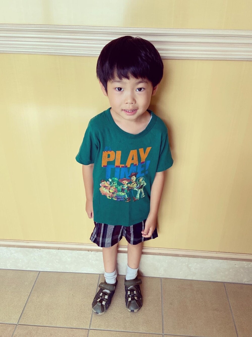「キッズコーデ、トイストーリー、チェックパンツ、GLOBAL WORK、ブランシェス、5歳、年長、男の子、813 YUUKI 6、夏だ！Tシャツ着よう！」｜「GLOBAL WORKの【キッズ】Disney、Disney・Pixar/プリントTEE半袖/827096（Tシャツ/カットソー、グリーン系）」を使った、ゆうき◡̈⋆さん（キッズ・110cm）の夏コーディネートの1枚目の写真