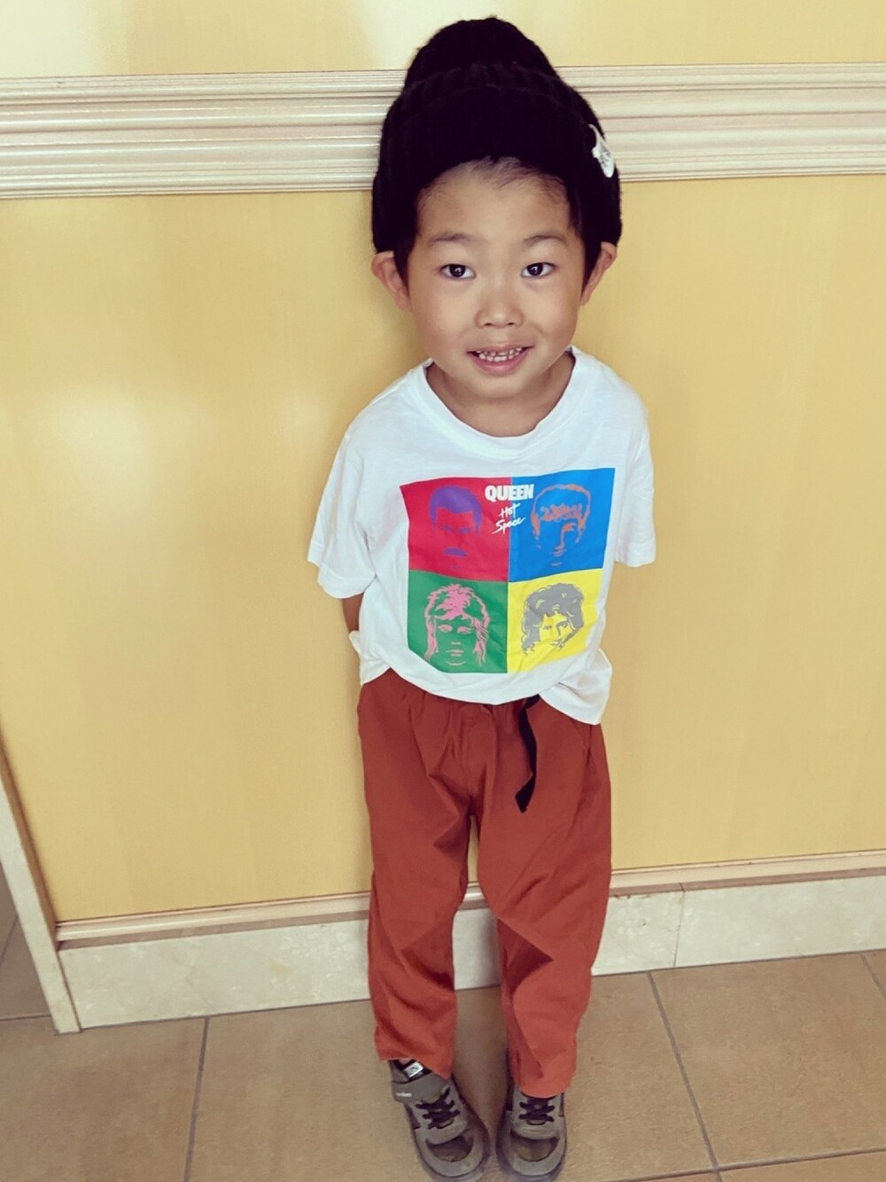 「キッズコーデ、ロックT、GU、devirock、テラコッタ、6歳、年長、男の子、kids、保育園」｜「GUのアイテム（トップス、ホワイト系）」を使った、ゆうき◡̈⋆さん（キッズ・110cm）の秋コーディネートの1枚目の写真