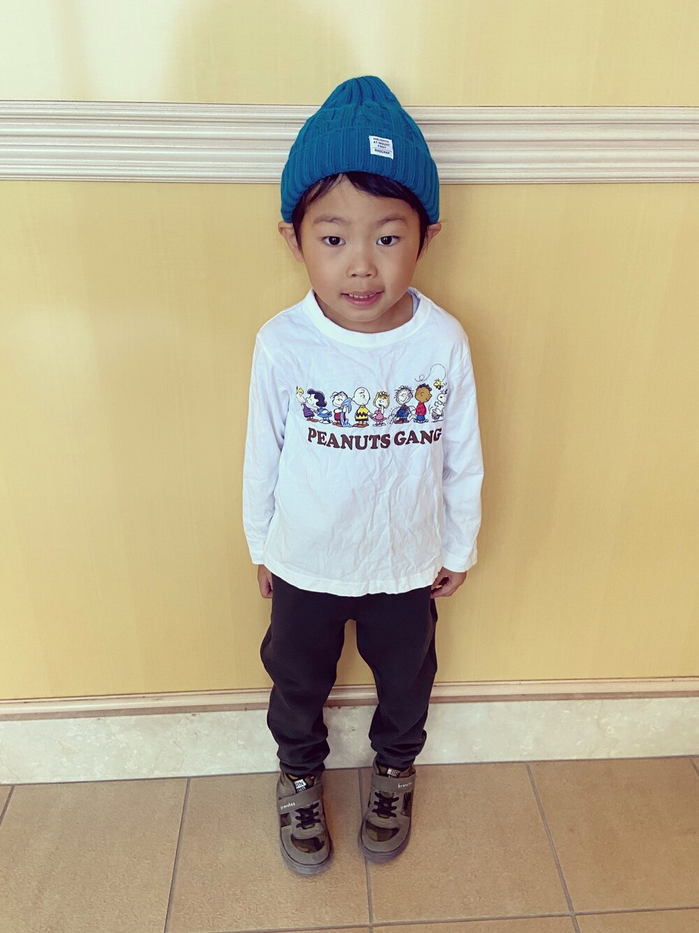 「秋のマイ旬スタイル、ピーナッツ(PEANUTS)、ロンT、スウェットパンツ、キッズファッション、男の子、UNIQLO、GU、6歳、カーキ」｜「GUのアイテム（トップス、ホワイト系）」を使った、ゆうき◡̈⋆さん（キッズ・110cm）の秋コーディネートの1枚目の写真
