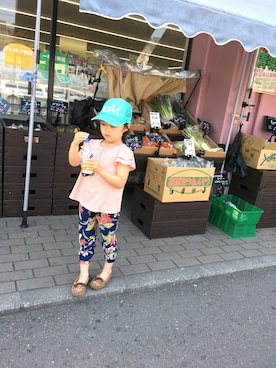 「UNIQLO（ユニクロ）のGIRLS フレアスリーブT（半袖）（Tシャツ/カットソー、ピンク系）」を使った、KiKiさん（キッズ・138cm）の春コーディネート