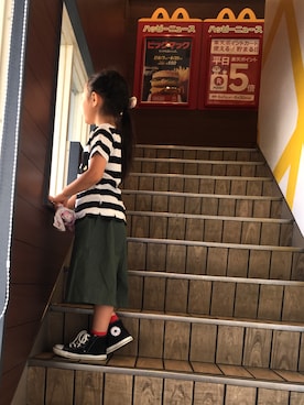 「しまむら（シマムラ）のアイテム（Tシャツ/カットソー、ブラック系）」を使った、KiKiさん（キッズ・138cm）の夏コーディネート