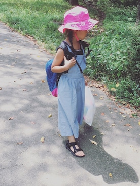 「GU（ジーユー）のアイテム（オールインワン・サロペット、ブルー系）」を使った、KiKiさん（キッズ・138cm）の夏コーディネート