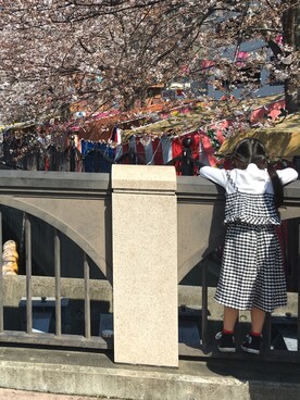 「GU（ジーユー）のアイテム（パンツ、ブラック系）」を使った、KiKiさん（キッズ・138cm）の春コーディネート