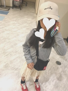 「3coins（3coins）のアイテム（キャップ、ベージュ系）」を使った、KiKiさん（キッズ・138cm）の春コーディネート