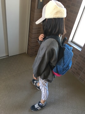 「BRANSHES（ブランシェス）のアイテム（トップス、グレー系）」を使った、KiKiさん（キッズ・138cm）の春コーディネート