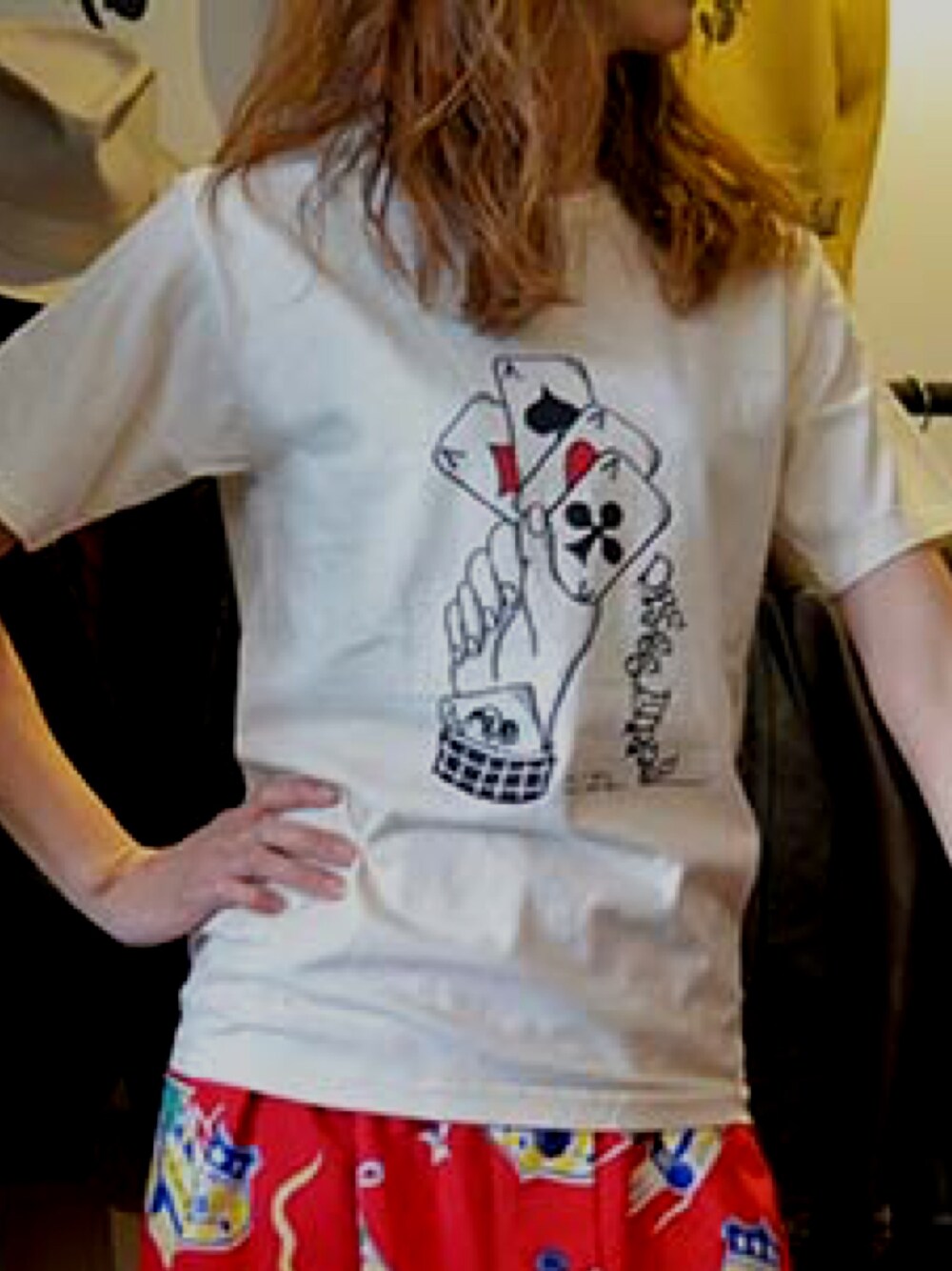 「アメカジ、トランプ柄、プリントT、かわゆい」｜「DRESS HIPPYのアイテム（Tシャツ/カットソー、ホワイト系）」を使った、wolfpack_mayuさん（メンズ・160cm）の冬コーディネートの1枚目の写真