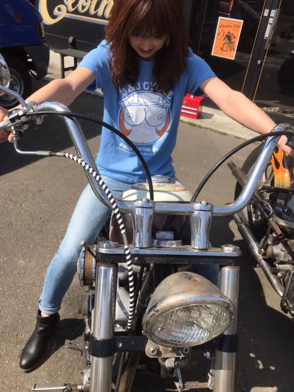「春コーデ、バイクスタイル、おっぱい、panshovel」｜「J&J CYCLEのアイテム（Tシャツ/カットソー、ブルー系）」を使った、wolfpack_mayuさん（レディース・160cm）の春コーディネートの1枚目の写真