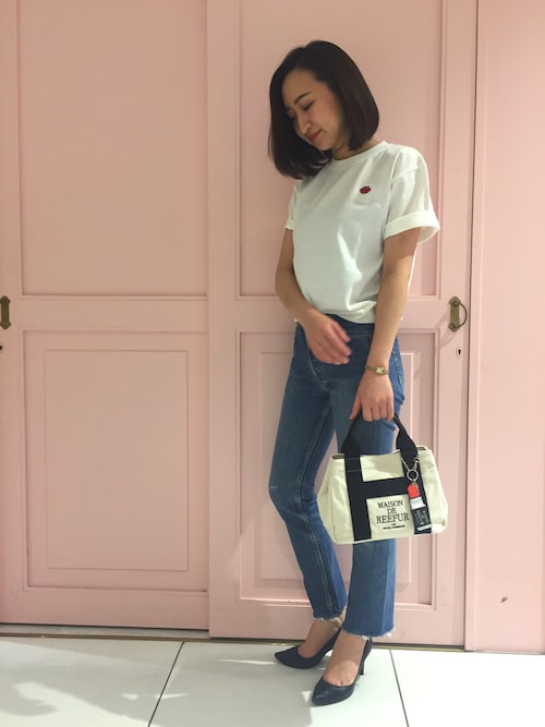 袖をロールアップして