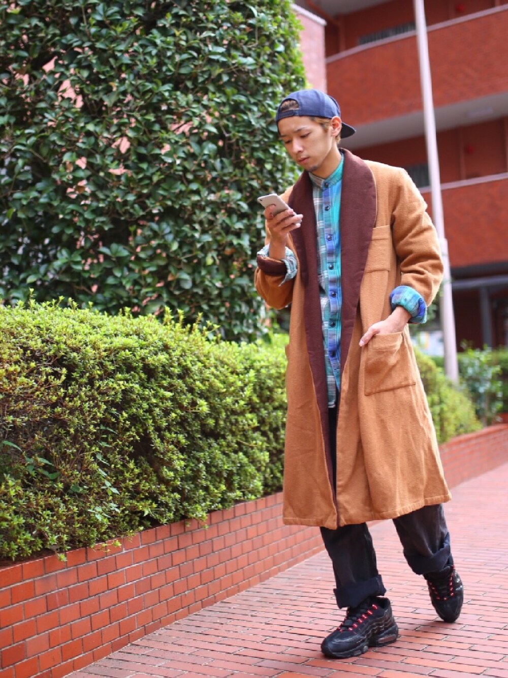 「はるコーデ、spring、デニム、streetstyle、さわやか、シャツスタイル、ガウン、古着、古着MIX、春コーデ」｜「VINTAGEのアイテム（その他アウター、ブラウン系）」を使った、ぎ LABREA STAFFさん（メンズ・170cm）の春コーディネートの1枚目の写真