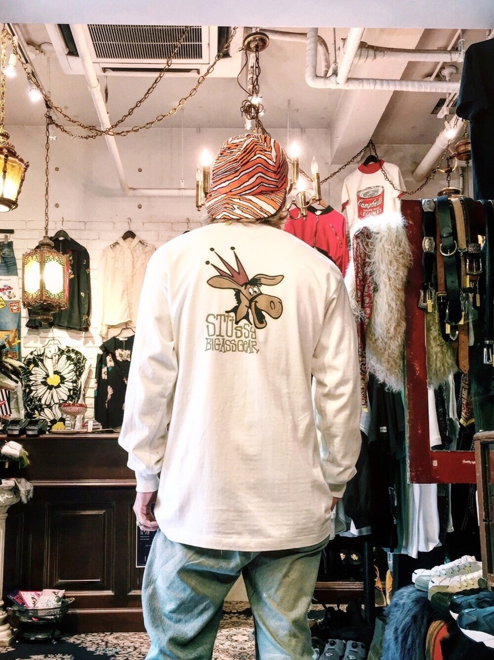 「春コーデ、カジュアル、きれいめカジュアル、streetstyle、古着MIX、古着、UNDERLAND、春、オールドステューシー、oldstussy」｜「zubazのアイテム（キャップ、オレンジ系）」を使った、ぎ LABREA STAFFさん（メンズ・170cm）の春コーディネートの1枚目の写真